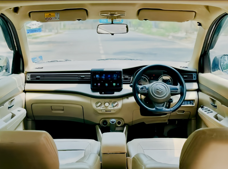 SelectBus Ertiga dashboard view for city taxi and airport pickup