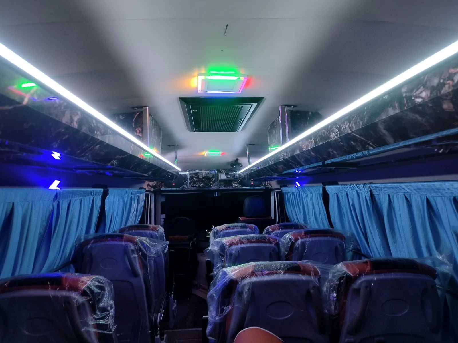 SelectBus 17-seater AC Tempo Traveller front view at night for Kokna trips